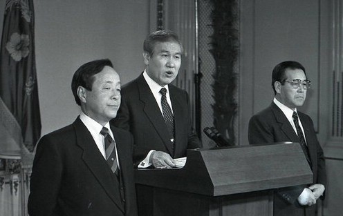 1990년 1월 22일 여당인 민주정의당과 야당인 통일민주당, 신민주공화당 합당 발표