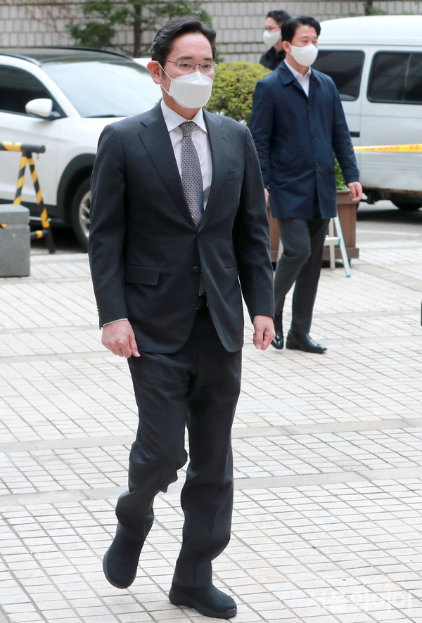 공판에 출석하는 이재용 회장