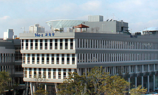 코로나19 팬데믹 이후 심화된 교육 격차 문제를 해결하기 위해 인공지능(AI) 기술이 교육 현장에 전격 도입된다.