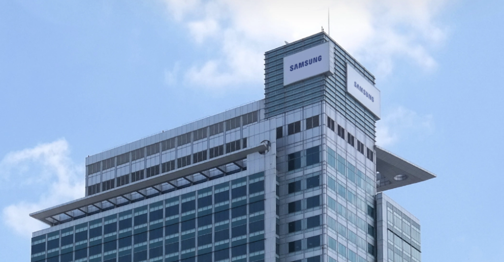 국내 증시의 향방을 결정짓는 대장주 삼성전자가 17일, 이른바 ‘개미’라 불리는 소액주주 419만 명을 대상으로 2조 원이 넘는 대규모 배당금 지급을 전격 단행했다.