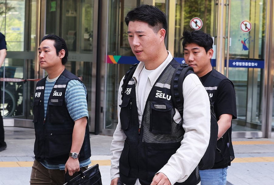 삼성전자 창사 이래 최대 위기로 꼽히는 노사 갈등이 정부 중재기관을 향한 노동조합 수뇌부의 거친 비판과 함께 파국으로 치닫고 있다. 