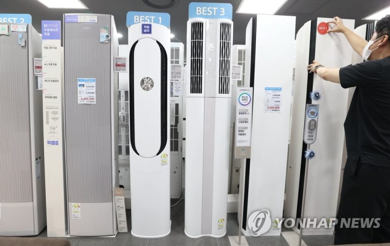에어컨 전시되어 있는 매장