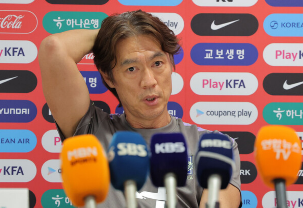 대한민국 축구 국가대표팀의 2026 국제축구연맹(FIFA) 북중미 월드컵 32강 토너먼트 진출 가도에 급제동이 걸렸다.