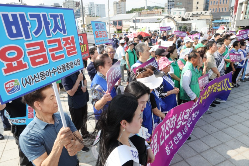 해마다 휴가철이면 반복되며 국내 관광 경쟁력을 갉아먹던 숙박업소의 고무줄식 바가지요금에 대해 정부가 면허 취소까지 불사하는 강력한 행정 칼날을 빼 들었다.