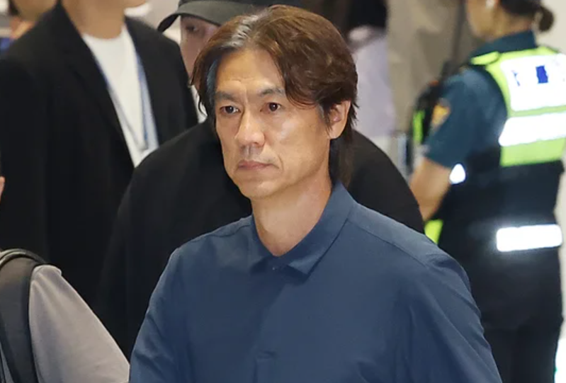 대한축구협회의 사령탑 선임 과정을 둘러싼 특혜 의혹이 결국 서울경찰청의 직접 수사 국면으로 전환됐다. 국가대표팀을 향한 축구계 안팎의 불신과 비판 여론이 고조된 가운데, 사법기관이 협회 수뇌부와 감독을 향해 본격적인 압박에 나선 모양새다.