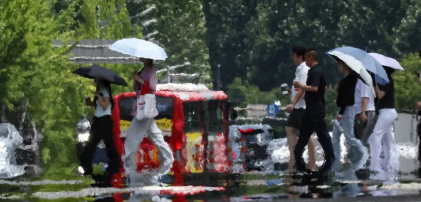 전국적으로 폭염이 장기화되면서 냉방기기 사용 급증에 따른 전기 화재 위험이 최고조에 달하자 정부가 전국 단위 화재위험경보를 전격 발령했다. 
