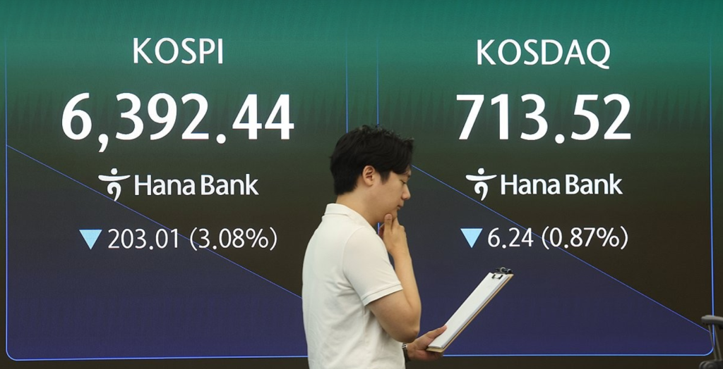 국내 증시가 극심한 변동성을 이어가고 있다. 전 거래일 17%가 넘는 역사적 폭등세를 기록하며 시장을 놀라게 했던 코스피가 주말을 지난 첫 거래일 시작부터 급격한 내림세로 돌아섰다.