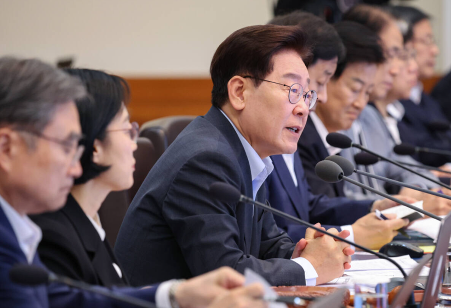 자산 소득과 근로 소득 사이의 현격한 세금 부담 격차를 바로잡기 위한 정부의 세제 개편 의지가 더욱 명확해졌다. 