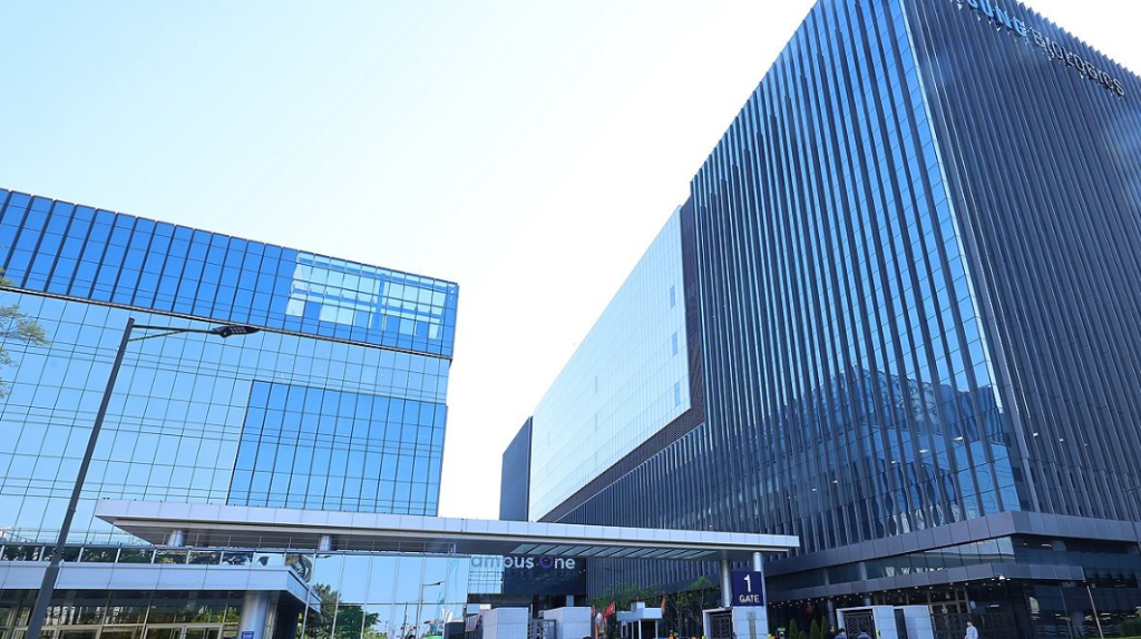 삼성바이오로직스가 글로벌 위탁생산개발(CDMO) 시장에서 선도적 입지를 다지기 위해 3조 원 규모의 대규모 자금 조달에 나섰다.