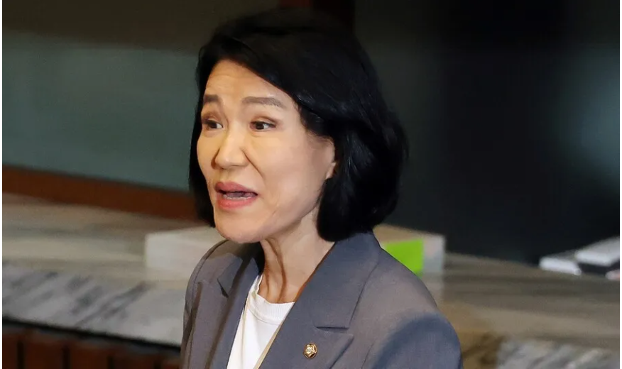 국민의힘 이진숙 의원이 5·18 민주유공자의 명단과 공적 정보를 공식 공개하도록 하는 내용을 골자로 한 법률 개정안을 발의하겠다고 밝혔다.