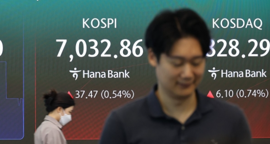 글로벌 지정학적 불안감과 미 증시 하락이라는 이중고 속에서도 코스피가 장중 7,000선을 돌파하며 강력한 반등 장세를 연출했다.