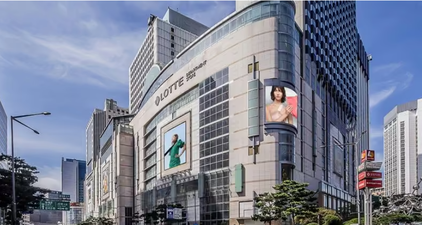 오프라인 유통 시장 환경이 급변하는 가운데 롯데백화점이 인력 구조를 효율화하고 조직 체질을 바꾸기 위한 대대적인 희망퇴직을 추진한다.