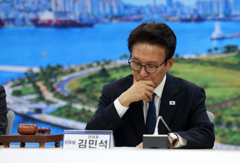지방재정 과다 지출을 지적하는 과정에서 불거진 광역지방자치단체장의 실언 사태가 정국 파장의 핵심 변수로 떠올랐다.
