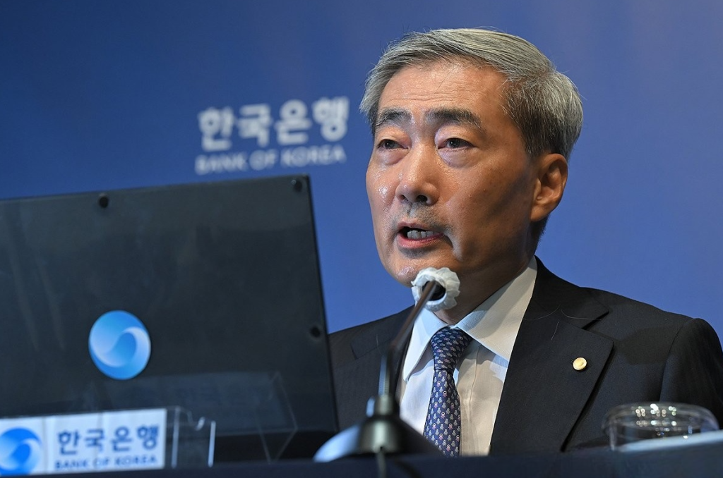 한국은행 금융통화위원회가 22일 통화정책방향 회의를 열고 기준금리를 현 연 3.00% 수준에서 동결하기로 결정했다. 지난 7월과 8월 두 달 연속으로 금리를 올려 총 0.50%포인트 상향 조정한 이후 나온 첫 멈춤표다.